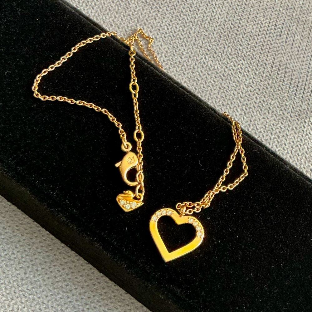 Authentic SWAROVSKI LOVELY HEART necklace 💗💗💗